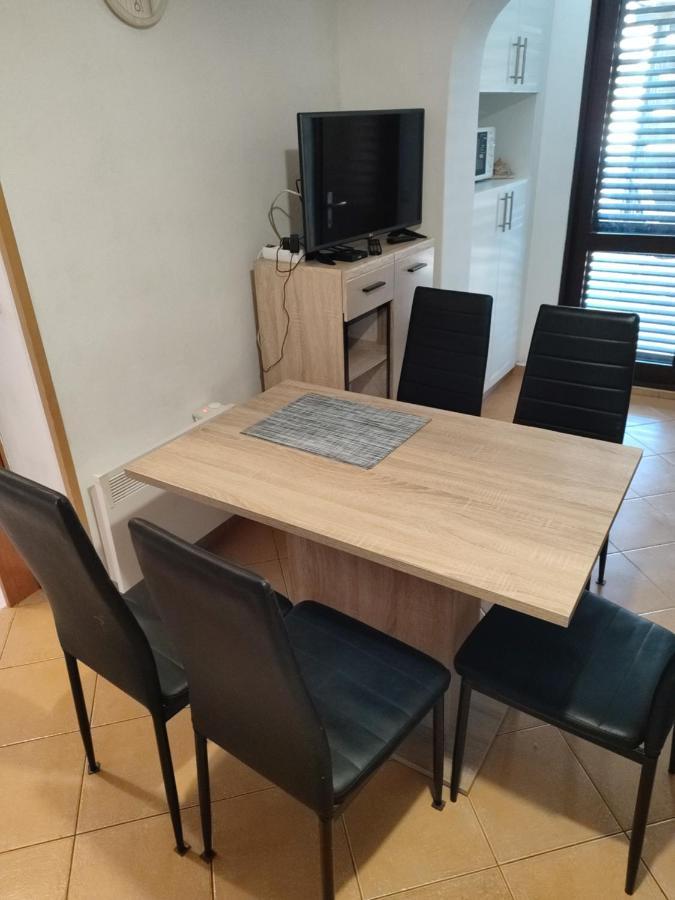 Guesthouse Suzy Pula Zewnętrze zdjęcie